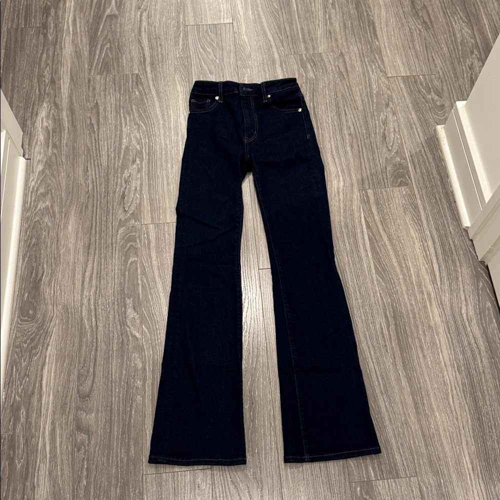 NWOT The Reboot Jeans in Rinse
FRAME (24) - Picture 3 of 4
